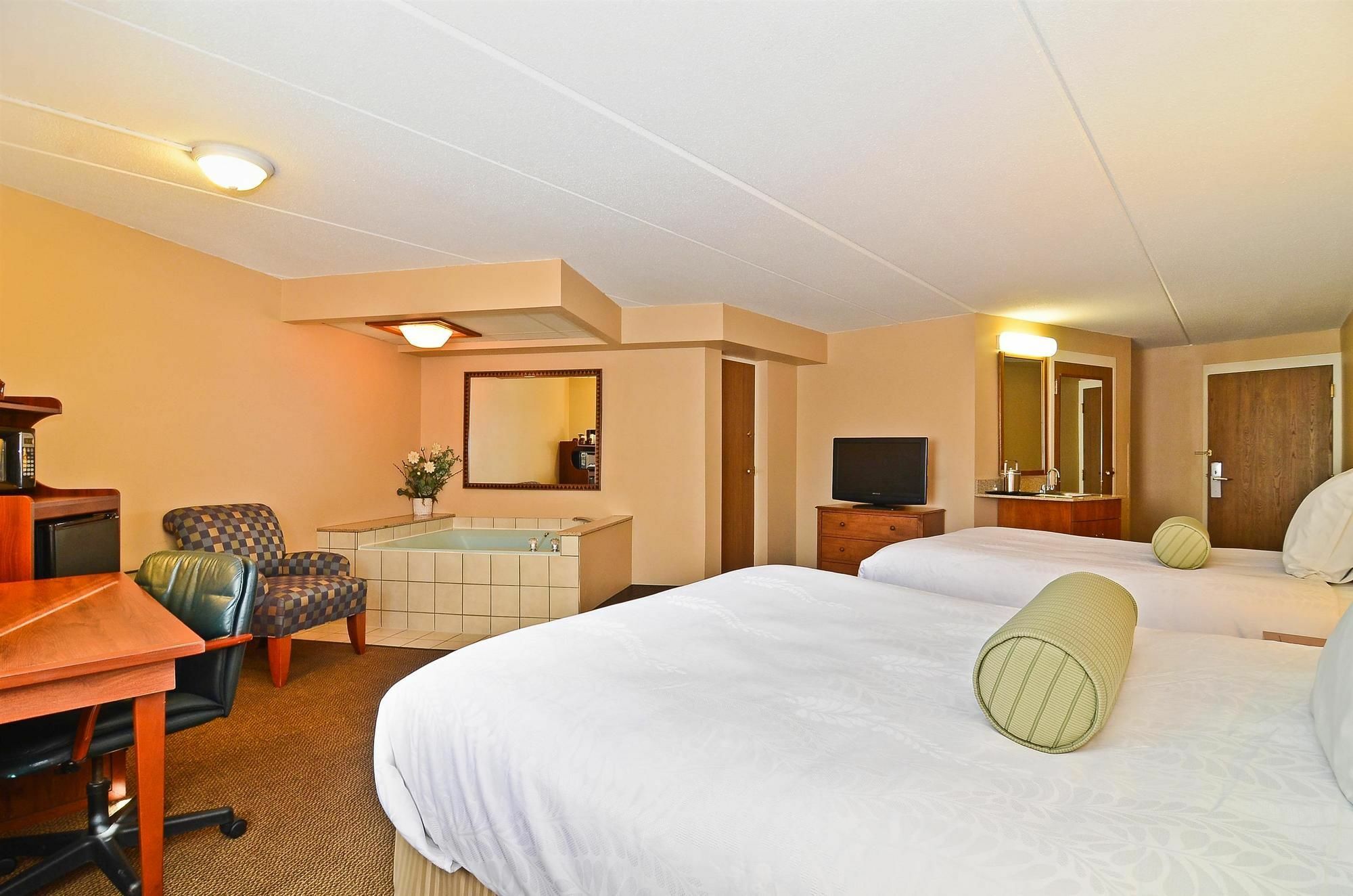 Surestay Plus Hotel By Best Western Блек Ривър фолс Екстериор снимка